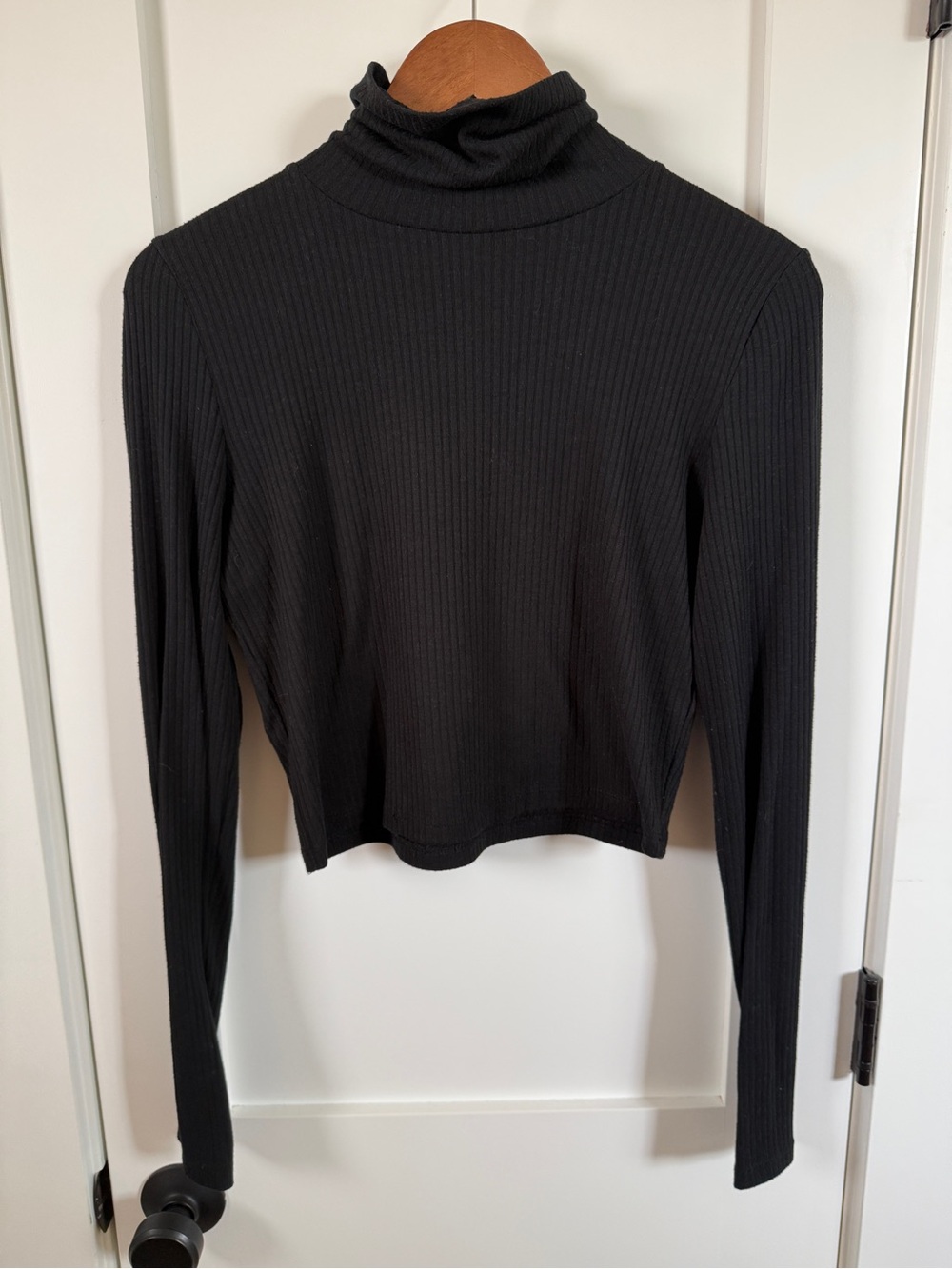 Madewell Cropped Black Turtleneck Large